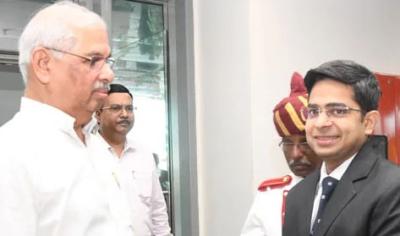 தூத்துக்குடி வந்த ஆளுநருக்கு ஆட்சியர் வரவேற்பு