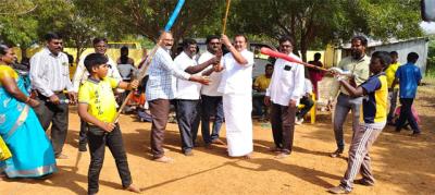 இளையான்குடி அருகே மாபெரும் சிலம்பாட்ட போட்டி