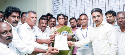 முதுகுளத்தூர்  வேட்பாளர் வெற்றி சான்றிதழ் பெற்றார்
