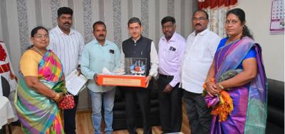 பாண்டியாபதி தேர்மாறன் தபால்தலை வெளியிட ஆளுநரிடம்  கோரிக்கை