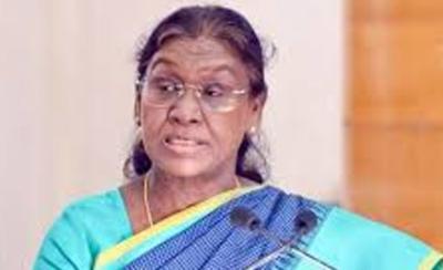 சபரிமலை ஐயப்பன் கோவிலில் ஜனாதிபதி முர்மு சாமி தரிசனம்