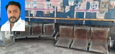 பயணிகள் நிழற்குடையை சரி செய்ய கோரிக்கை