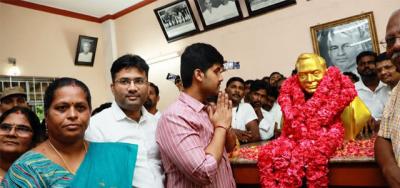 நாகர்கோவிலில் மார்ஷல்நேசமணி சிலைக்கு கலெக்டர் மரியாதை