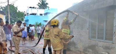 கோவில்பட்டி தீப்பெட்டி ஆலை குடோனில் தீ விபத்து
