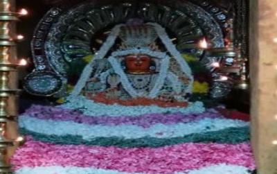 தெப்பக்குளம் மாரியம்மன் கோவில் புஷ்பாஞ்சலி பூஜை