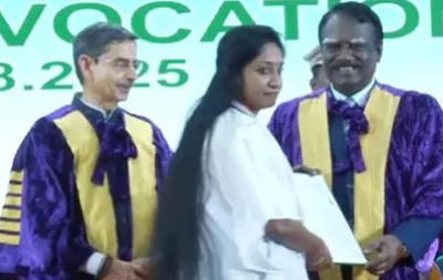 நெல்லையில்  ஆளுனரிடம் பட்டம் பெற மாணவி மறுப்பு