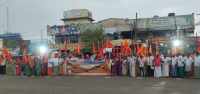நீதிமன்ற உத்தரவை அமல்படுத்த கோரி ஆர்ப்பாட்டம்