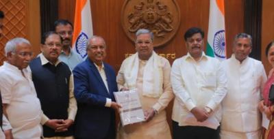 கர்நாடக முதல்வர் சித்தராமையாவிடம் நாகமோகன் தாஸ் குழு அறிக்கை சமர்ப்பிப்பு