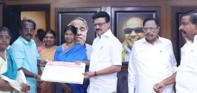 காங்கிரலிருந்து விலகியவா்கள் முக. ஸ்டாலினிடம் வாழ்த்து