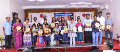 பரமக்குடி - இளம் உள்ளங்கள் சாதனையாளர்களுக்கு விருது வழங்கி சிறப்பிப்பு