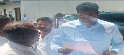அண்ணா விளையாட்டுஅரங்கத்தை சீரமைக்க காங்., நிர்வாகி கோரிக்கை மனு