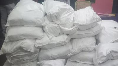 லாரியில் கடத்தப்பட்ட புகையிலை பொருட்கள் பறிமுதல்