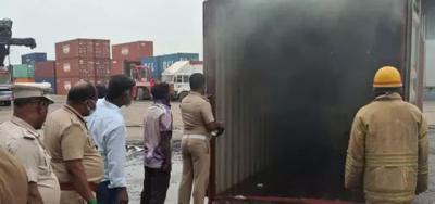தூத்துக்குடி : ஷிப்பிங் நிறுவன கன்டெய்னரில் தீ விபத்து