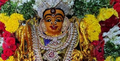 பரமக்குடி சின்னக்கடை பஜார் ஸ்ரீ துர்க்கை அம்மன் சிறப்பு அலங்காரம் .