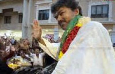 திருச்செந்தூர் முருகனை தரிசித்த விஜய்