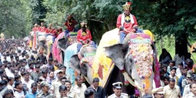 தசரா ஊர்வலத்தில் பங்கேற்கும் யானைகள்  அரண்மனைக்கு அனுப்பி வைப்பு
